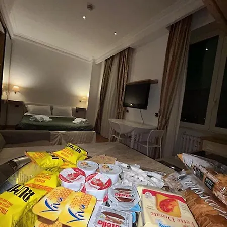 게스트하우스 Auditorium Maxxi Luxury 2*